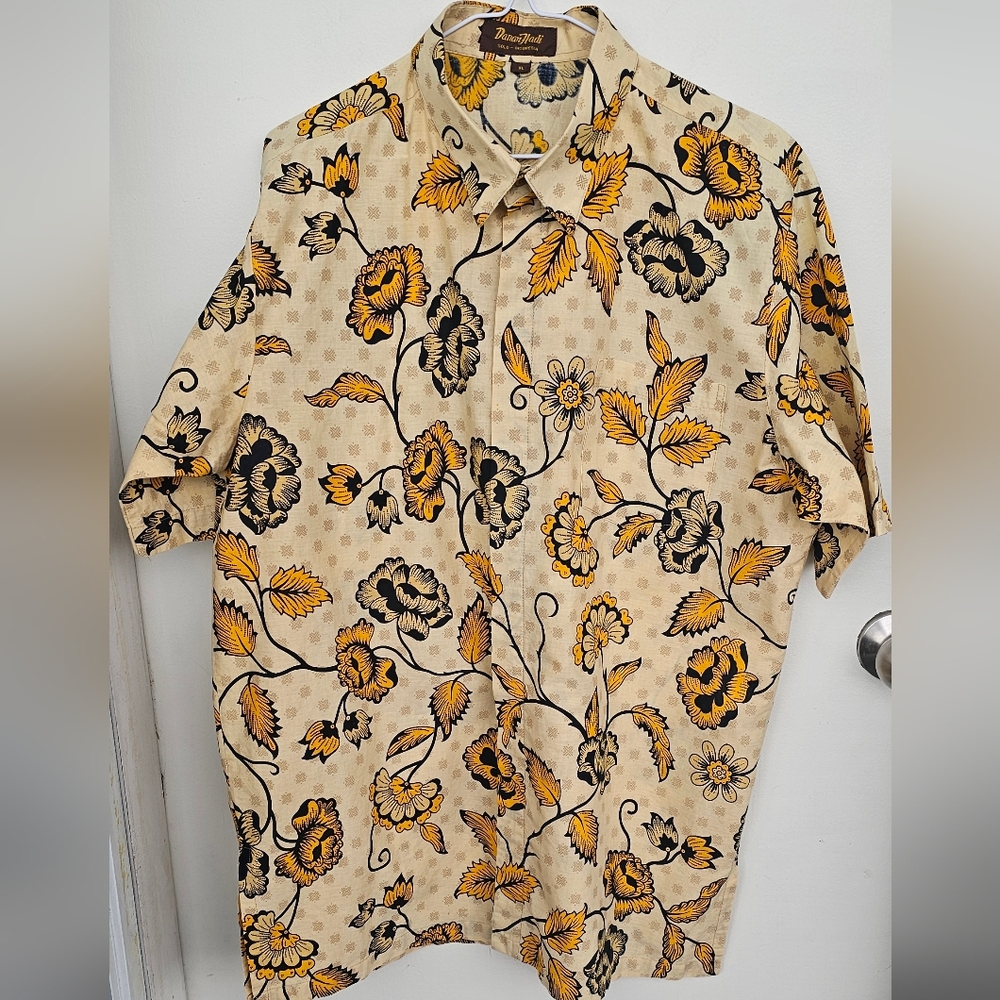 Danar Hadi Batik  Floral Cream and Yellow Casual Button Down Shirt,XL.      K-1